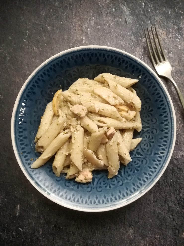 Penne Met Zalm Courgette En Een Romige Pestosaus Oesters Uien